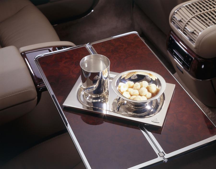 Детали интерьера Maybach 62 (V240) 2002 года  (фото 74 из 248)